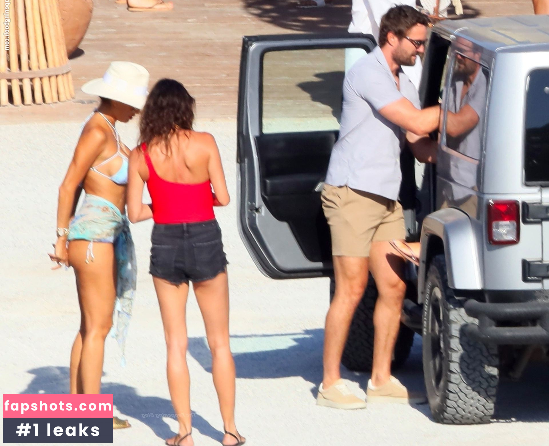 Nicole Scherzinger gallery photo #687