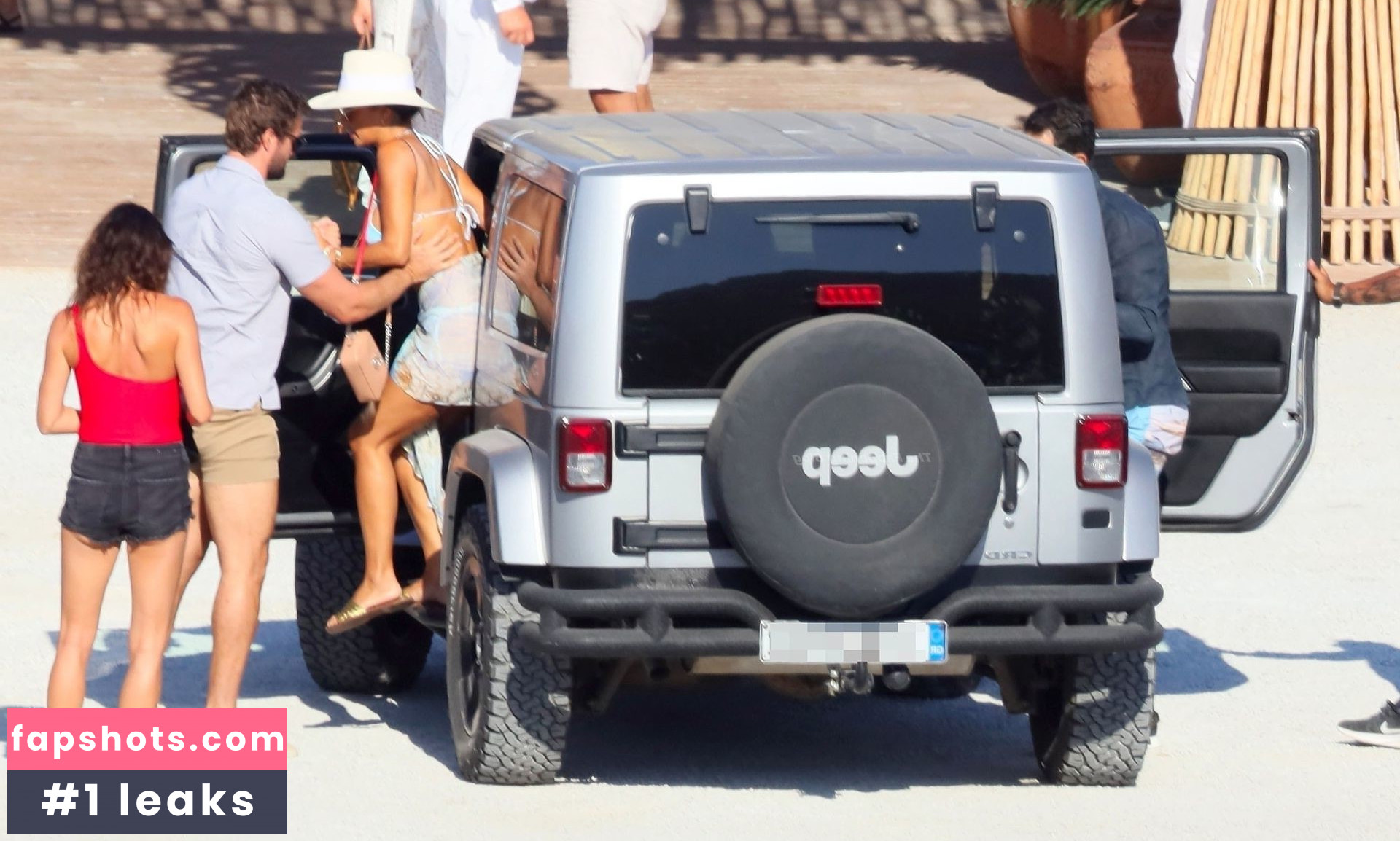 Nicole Scherzinger gallery photo #689