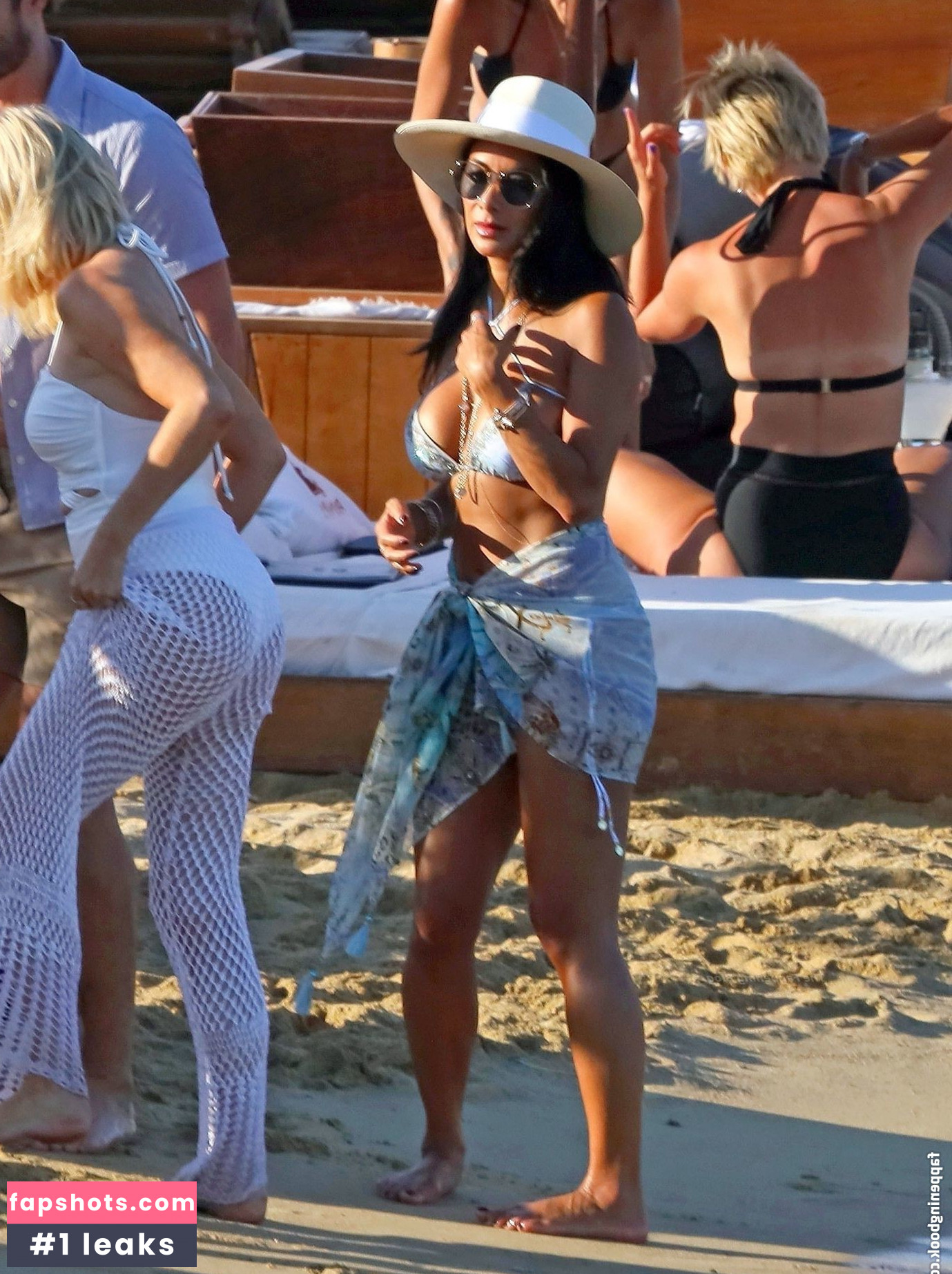 Nicole Scherzinger gallery photo #704