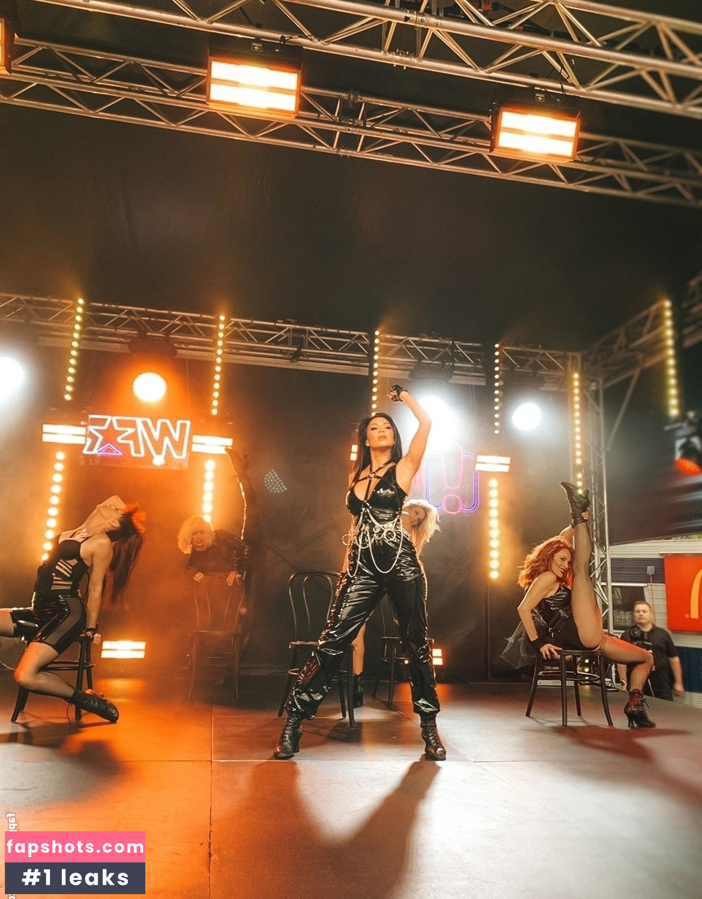 Nicole Scherzinger gallery photo #778