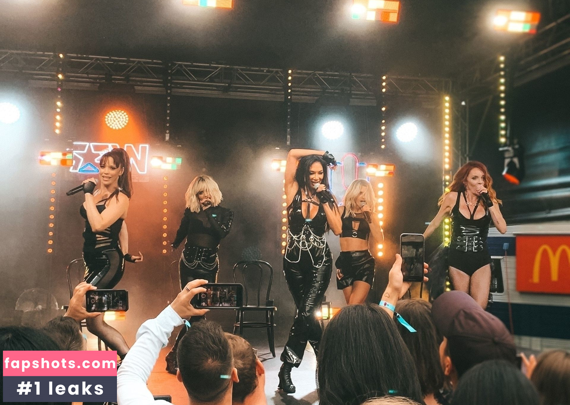 Nicole Scherzinger gallery photo #779