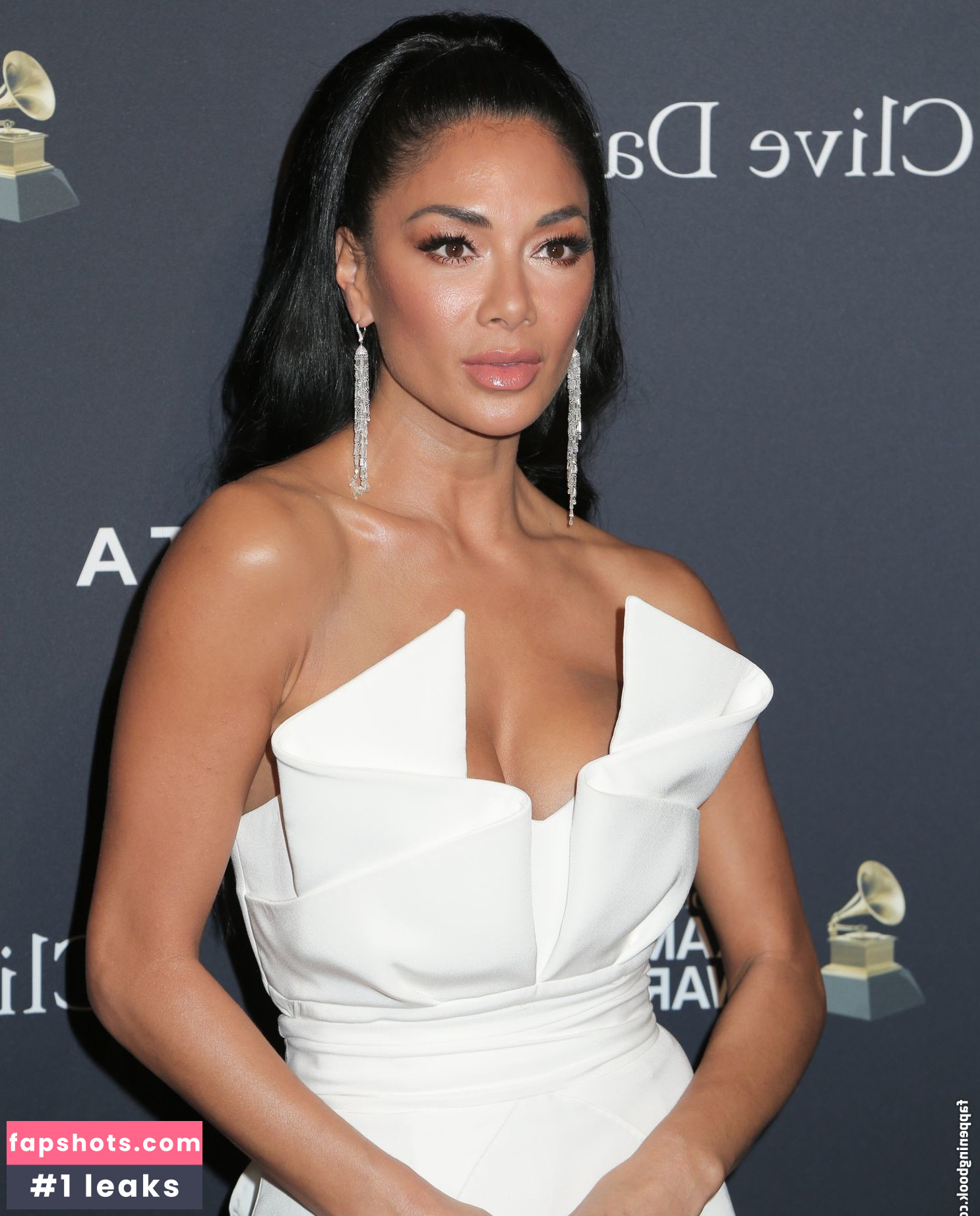 Nicole Scherzinger gallery photo #791