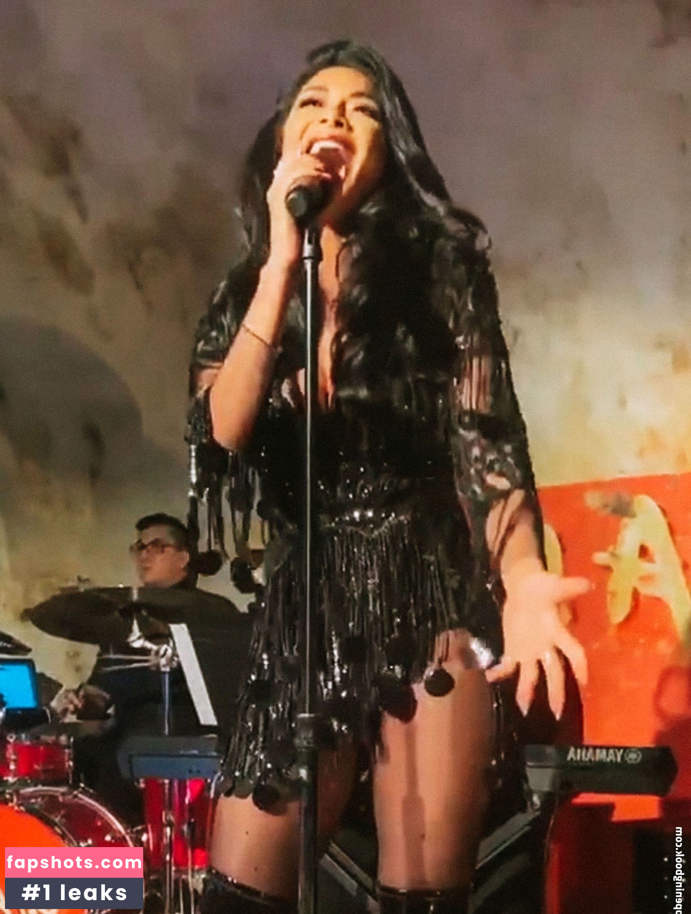 Nicole Scherzinger gallery photo #857