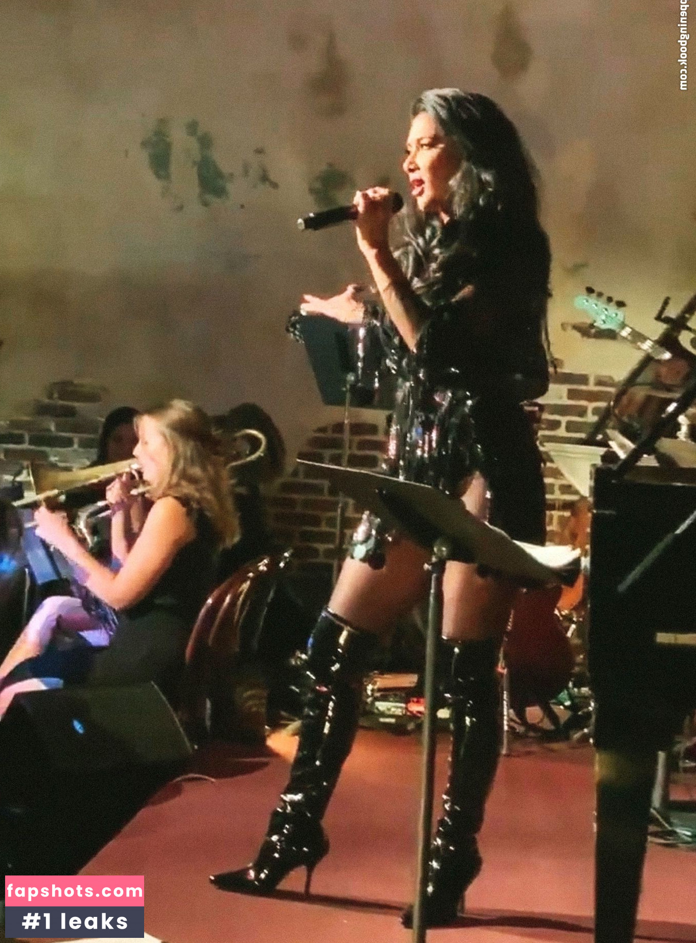 Nicole Scherzinger gallery photo #858