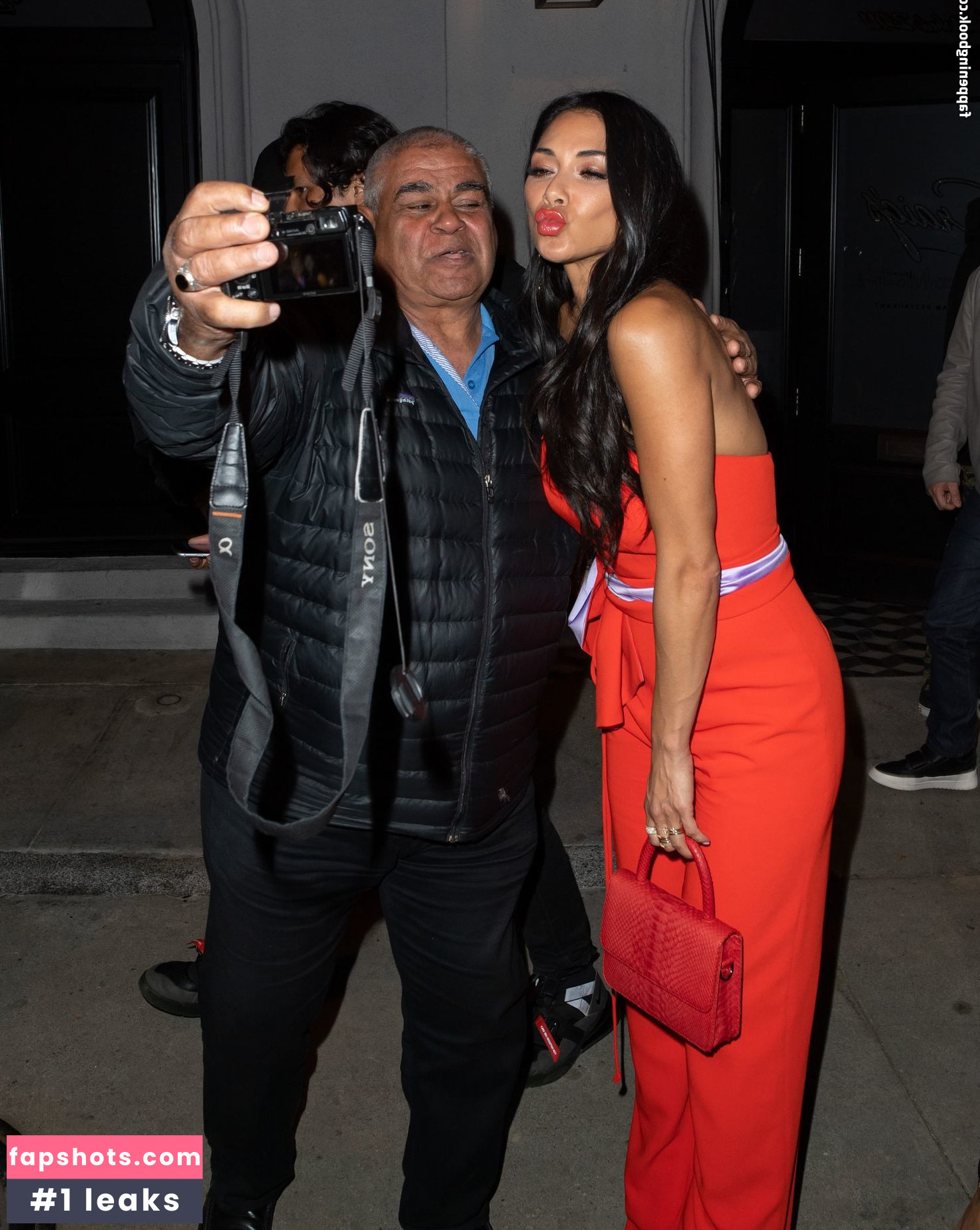 Nicole Scherzinger gallery photo #909