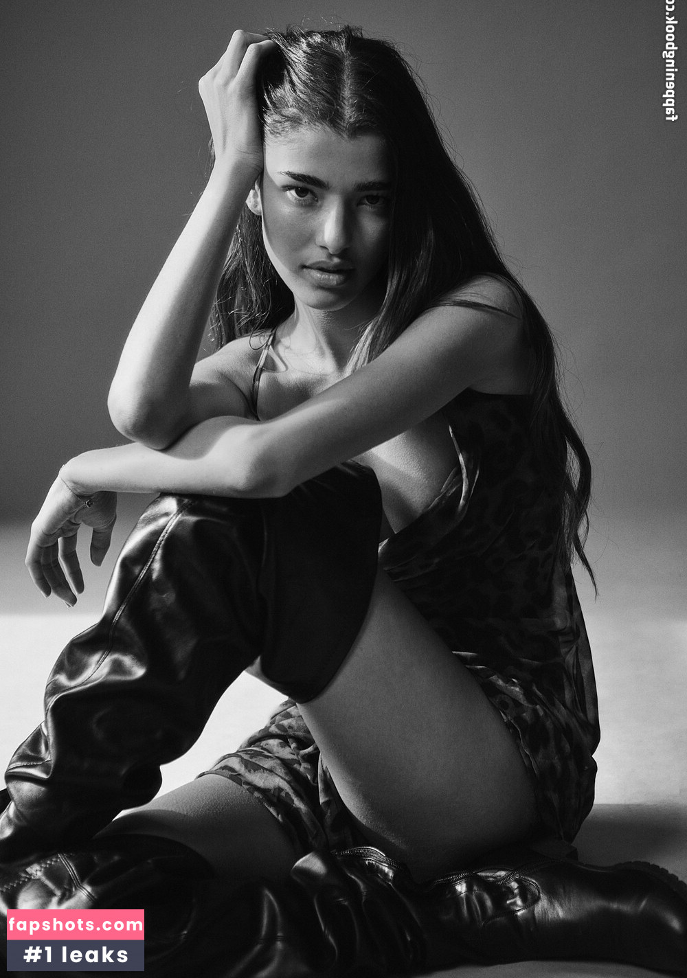 Nicole Summers gallery photo #15