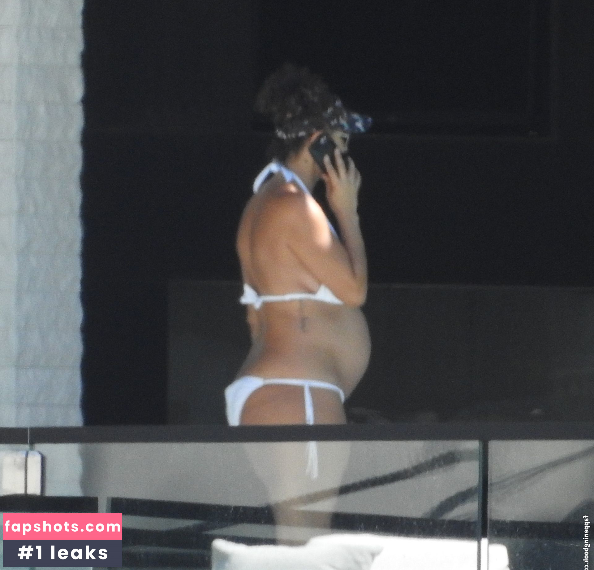 Nicole Tuck nude babe gallery