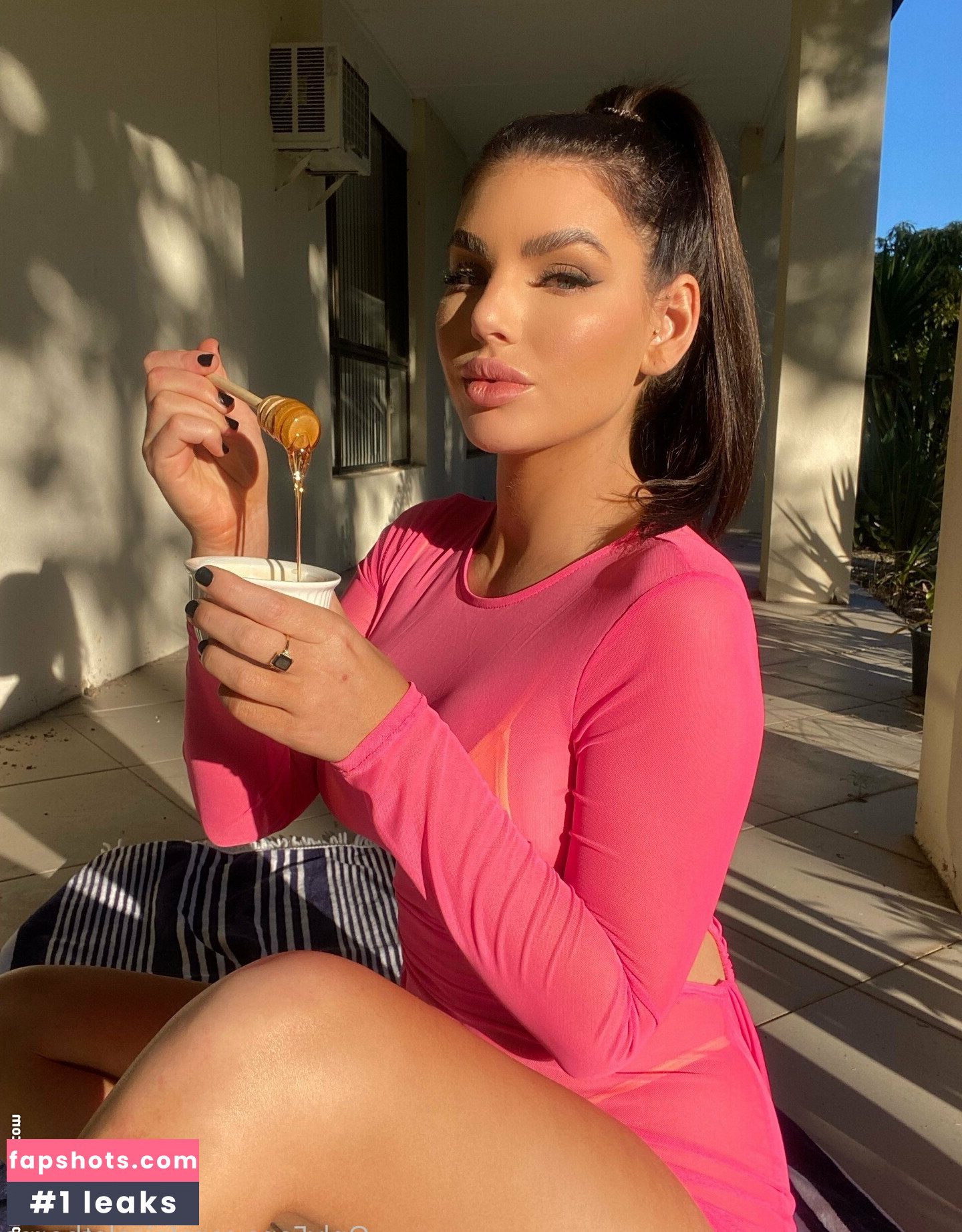 nicolethorne gallery photo #42