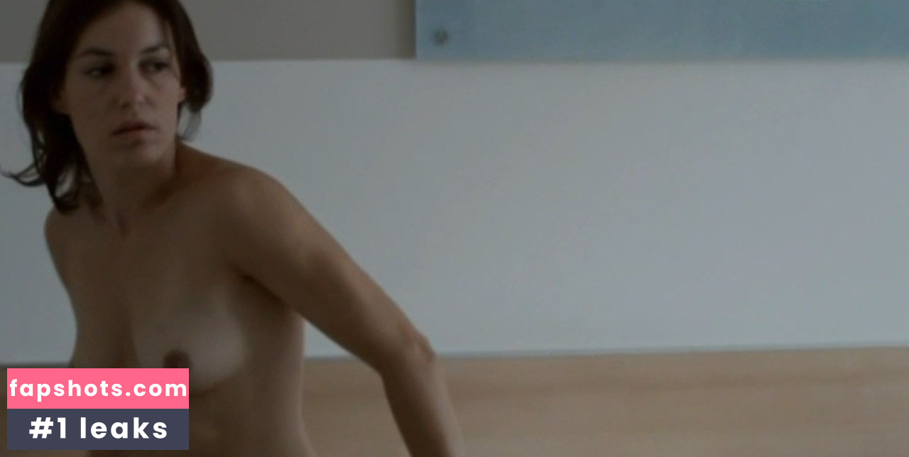 Nicolette Krebitz gallery photo #19