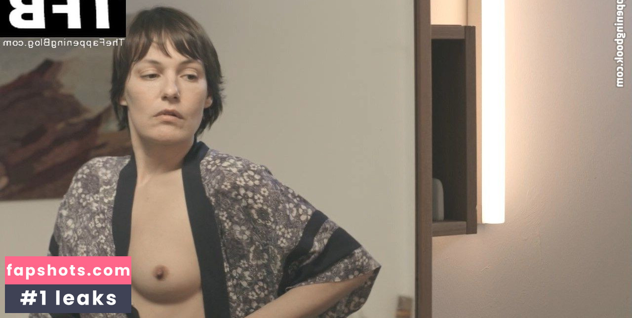 Nicolette Krebitz gallery photo #3