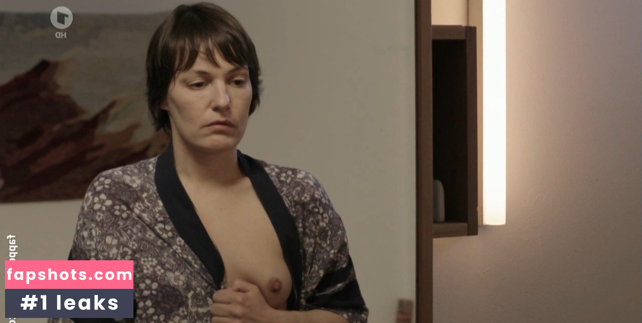 Nicolette Krebitz gallery photo #22