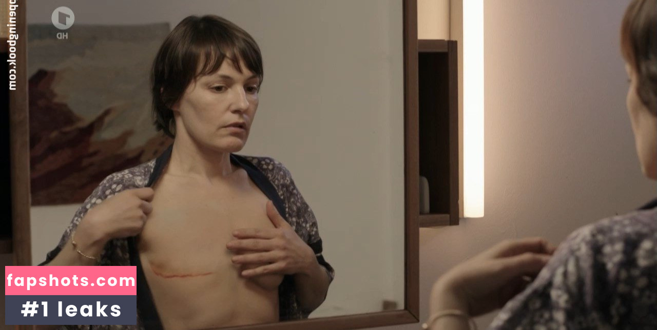 Nicolette Krebitz gallery photo #24