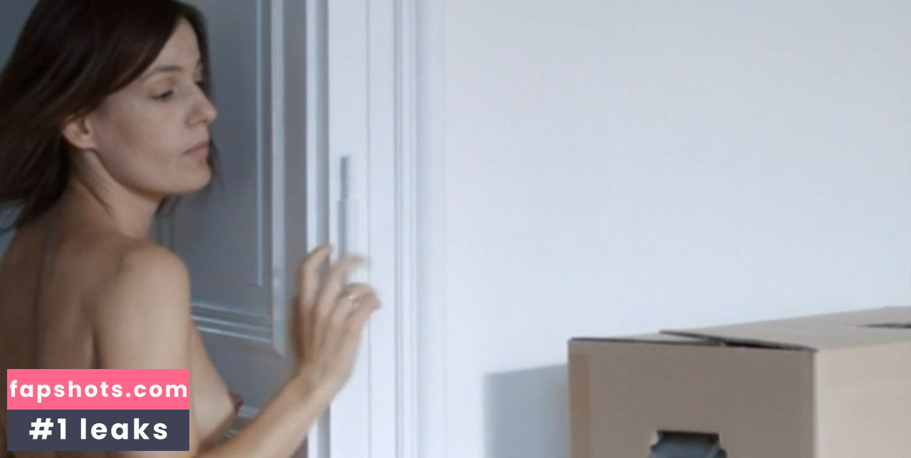 Nicolette Krebitz gallery photo #25