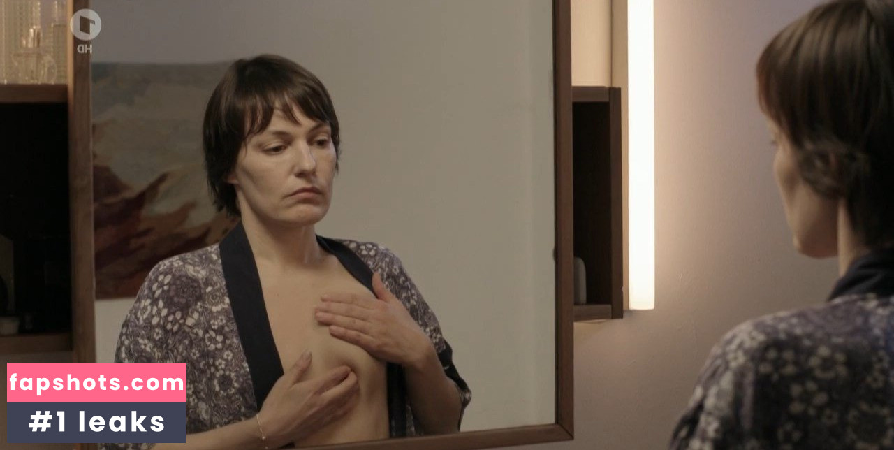 Nicolette Krebitz gallery photo #26