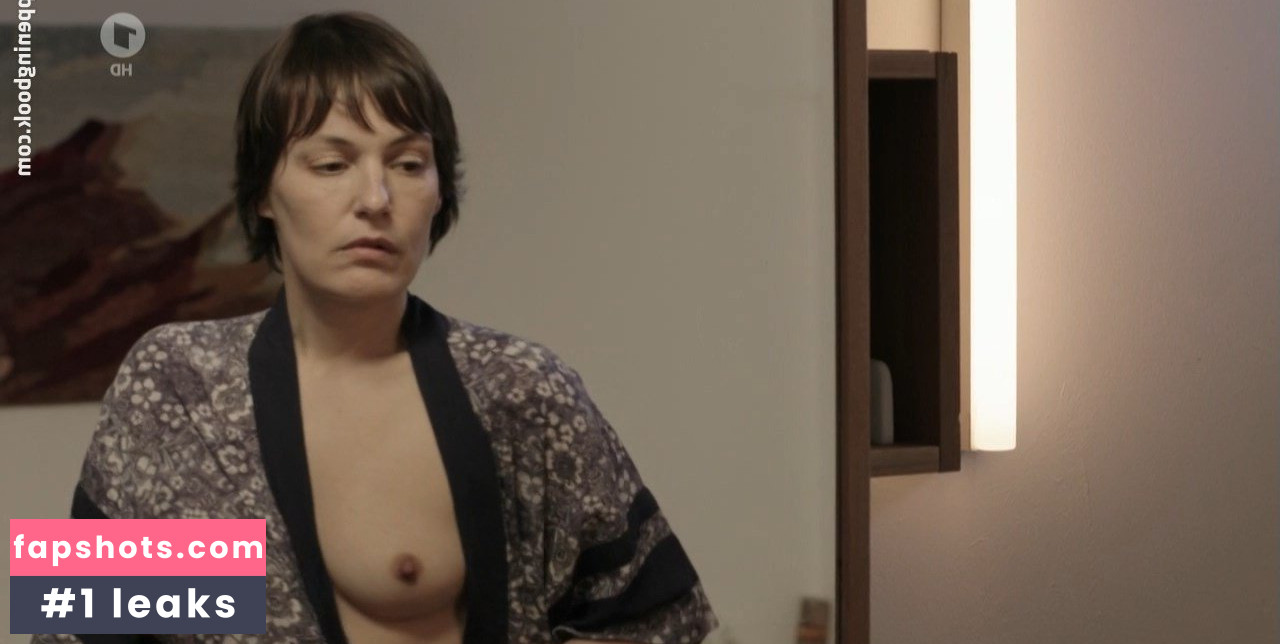 Nicolette Krebitz gallery photo #28