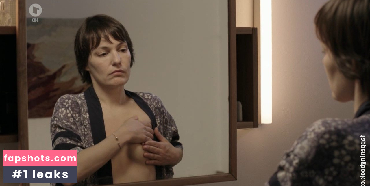 Nicolette Krebitz gallery photo #29