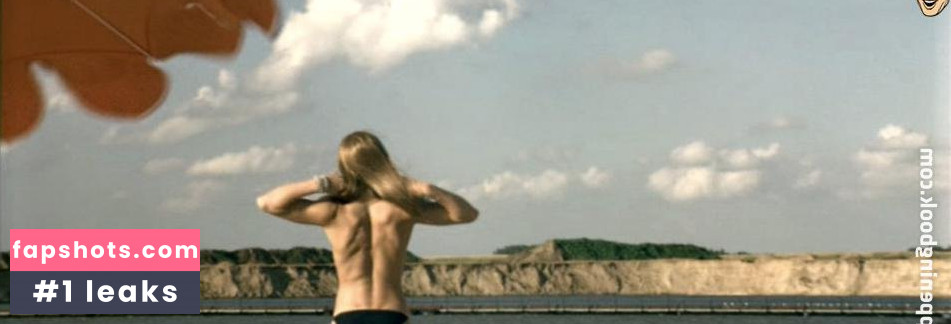 Nicolette Krebitz gallery photo #37