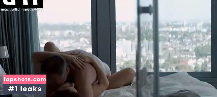 Nicolette Krebitz gallery photo #6