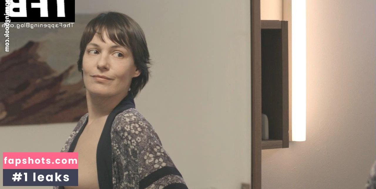 Nicolette Krebitz gallery photo #8