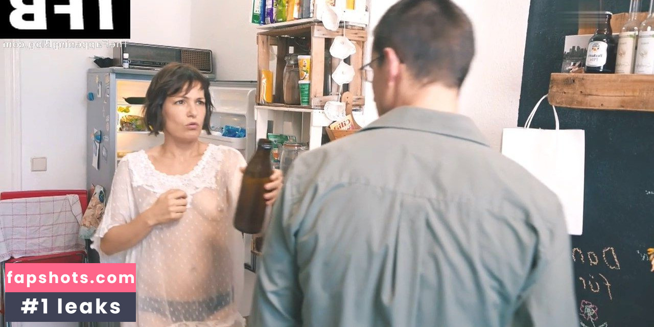 Nicolette Krebitz gallery photo #9