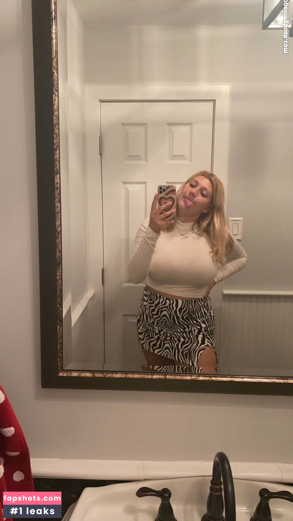 Nicolette gallery photo #28