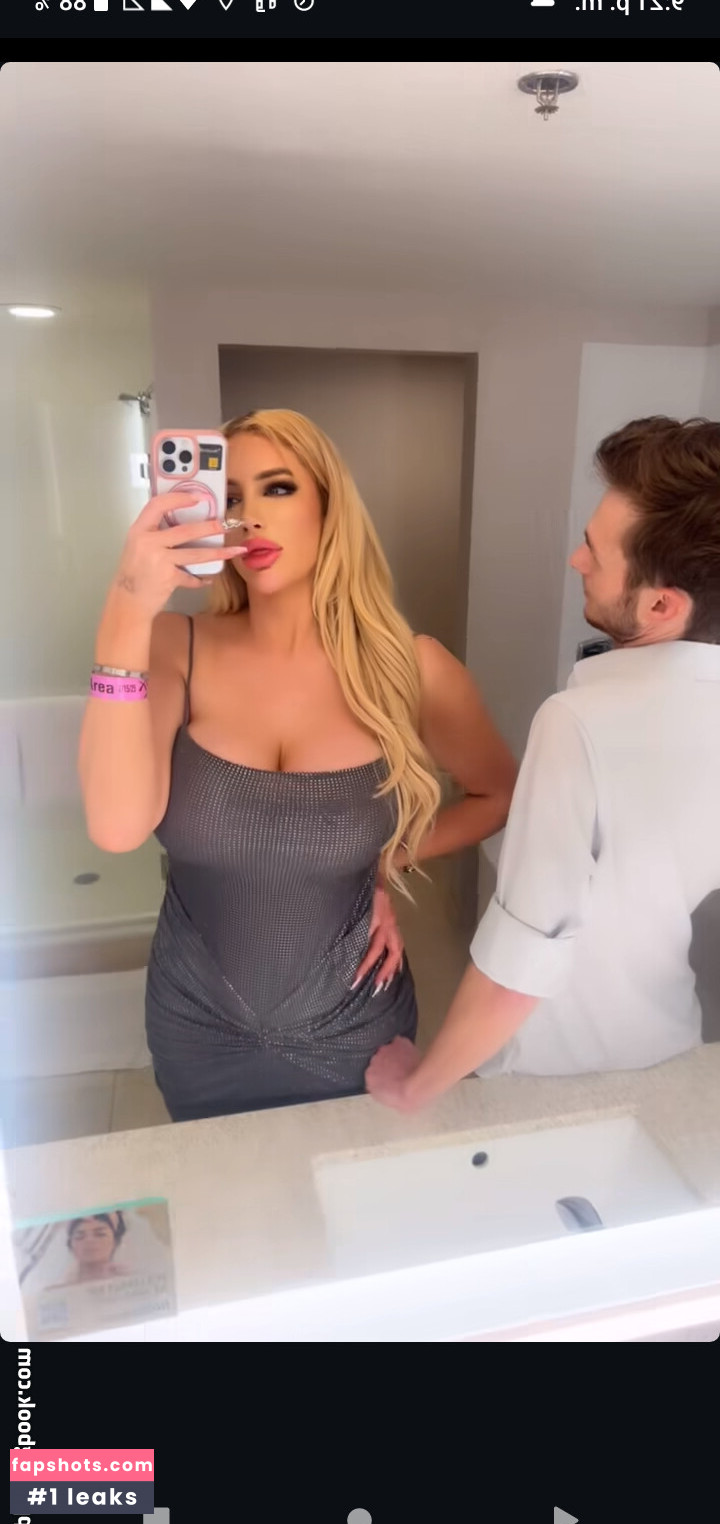 Nicolette Shea gallery photo #49