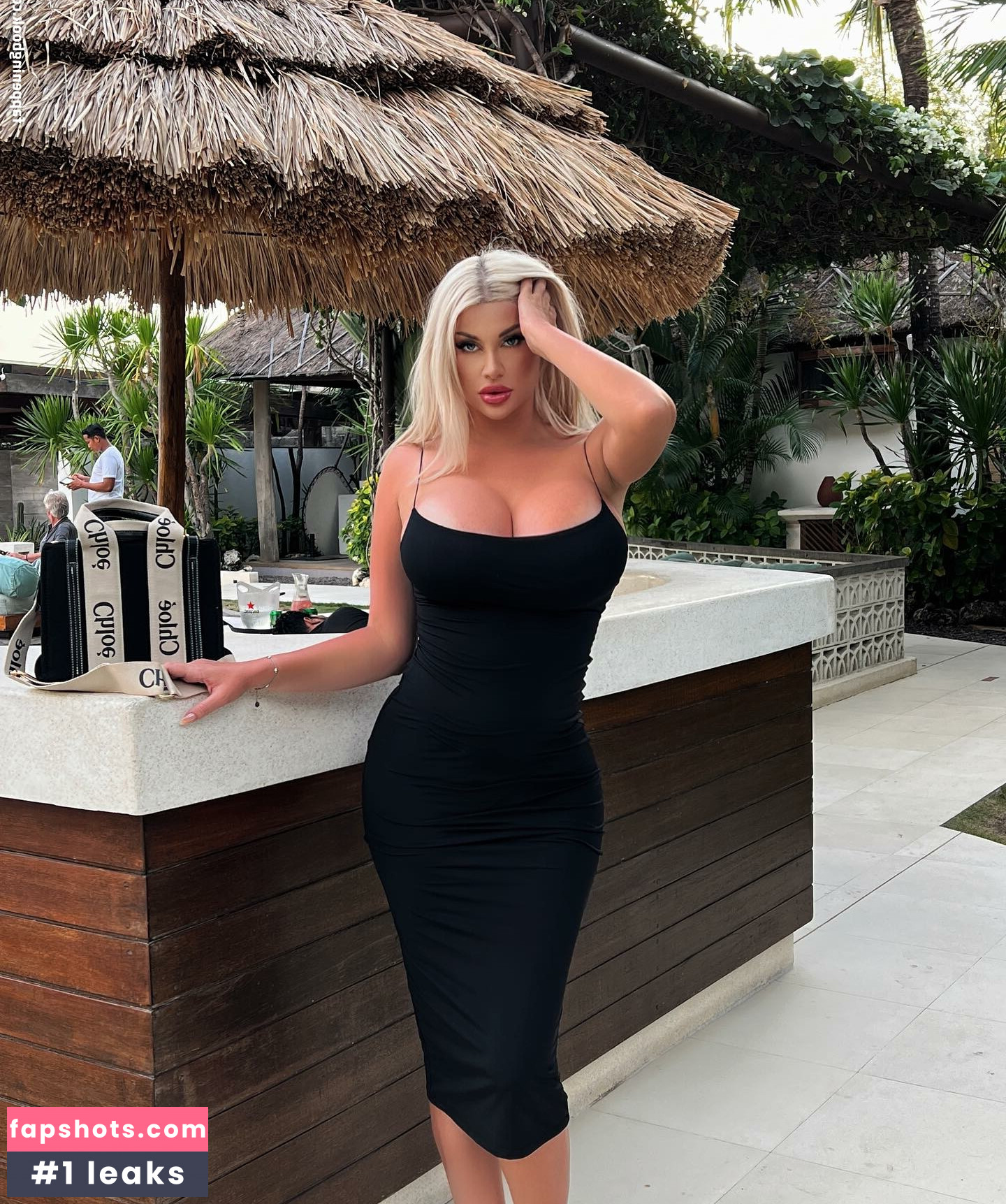 Nicolina Azzander gallery photo #14