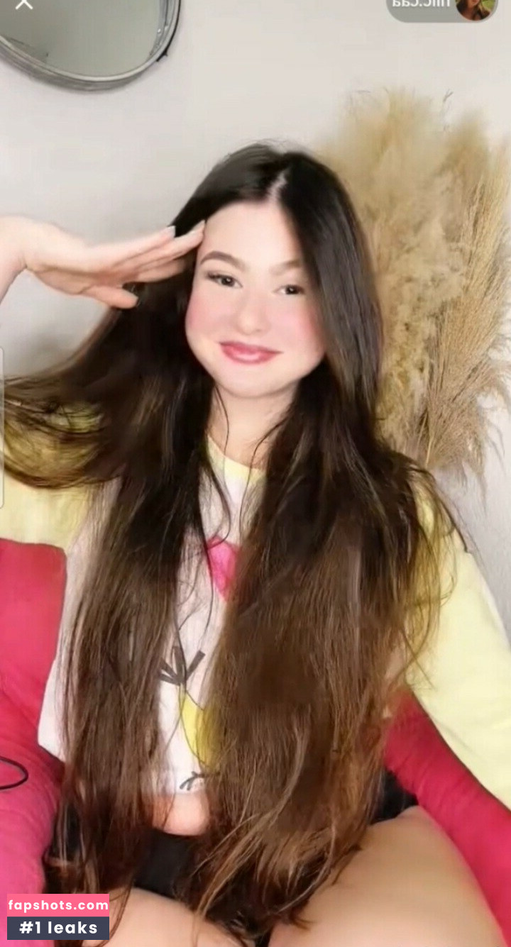 Nicolle Caroline gallery photo #20