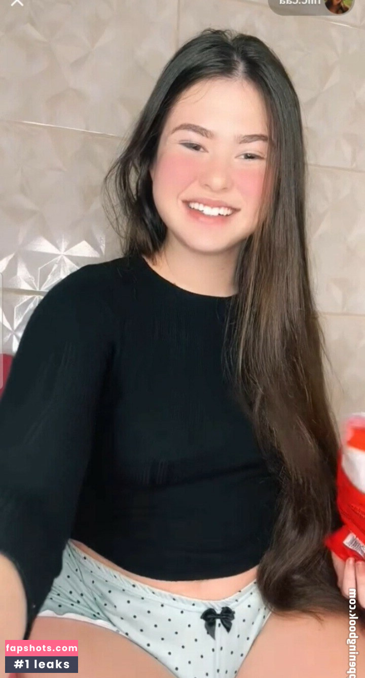 Nicolle Caroline Nude Leaks OnlyFans Photos #9 - LeakJerk