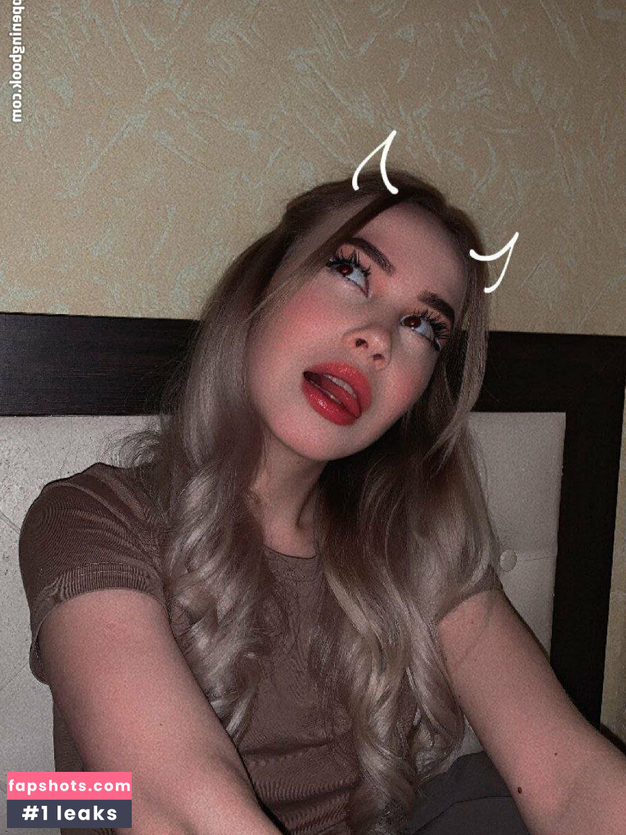 Nicollovee nude babe gallery