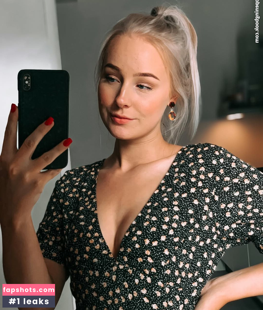 Nienke Helthuis gallery photo #2