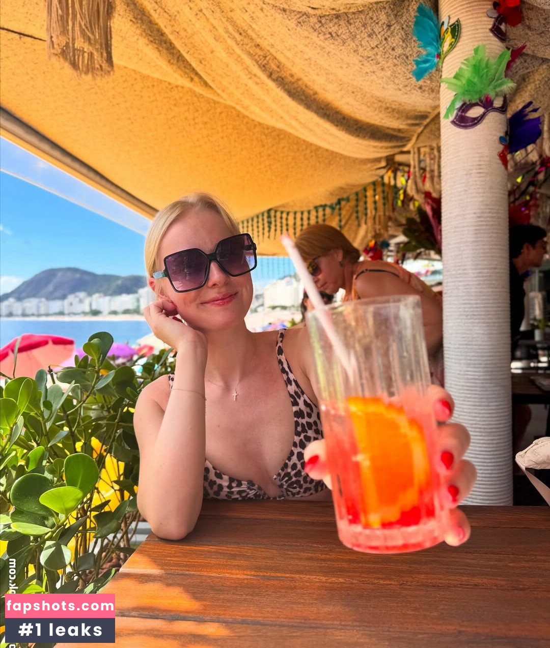 Nienke Helthuis gallery photo #13