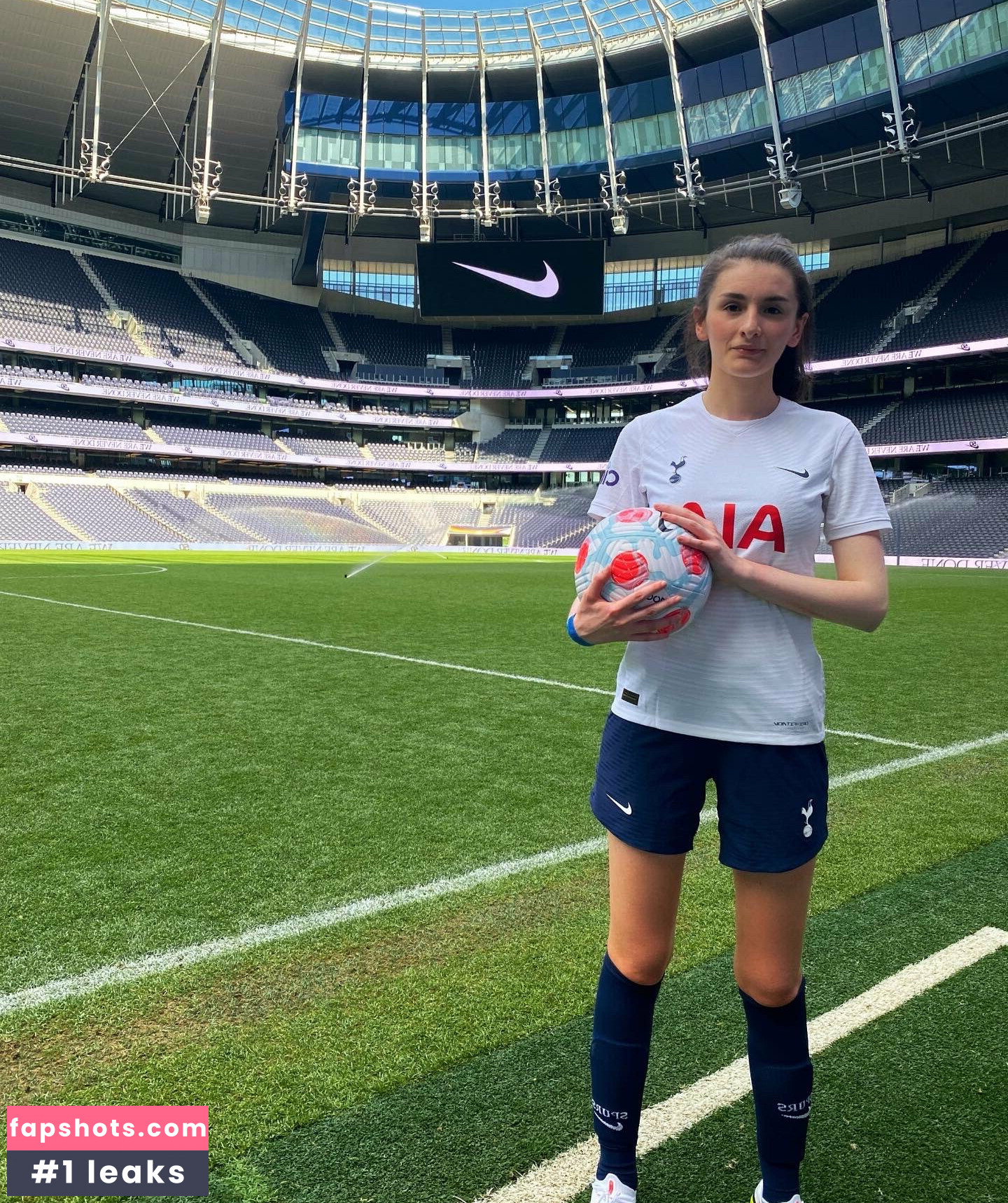 Nieve Petruzziello gallery photo #11