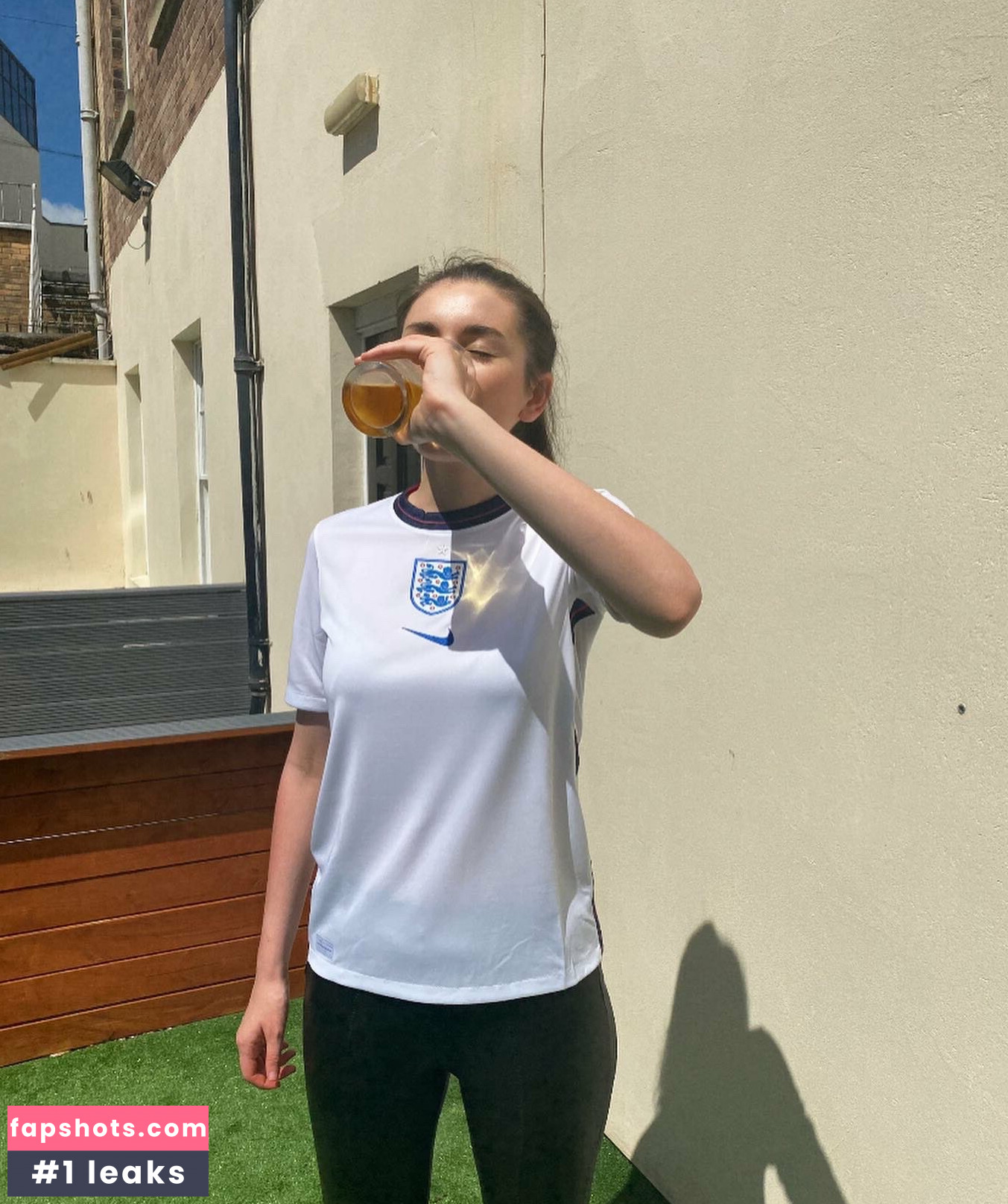 Nieve Petruzziello gallery photo #15