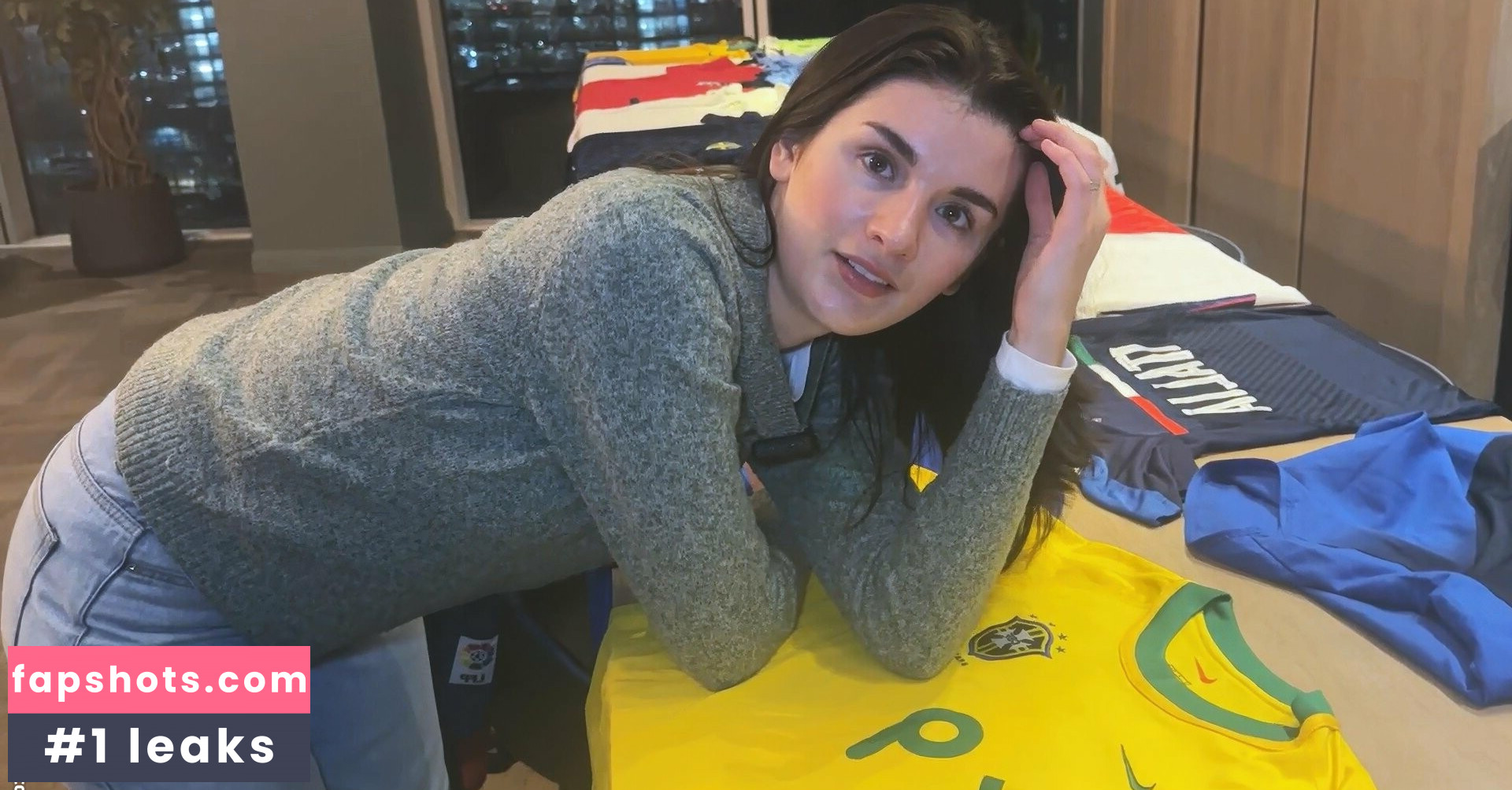 Nieve Petruzziello gallery photo #3