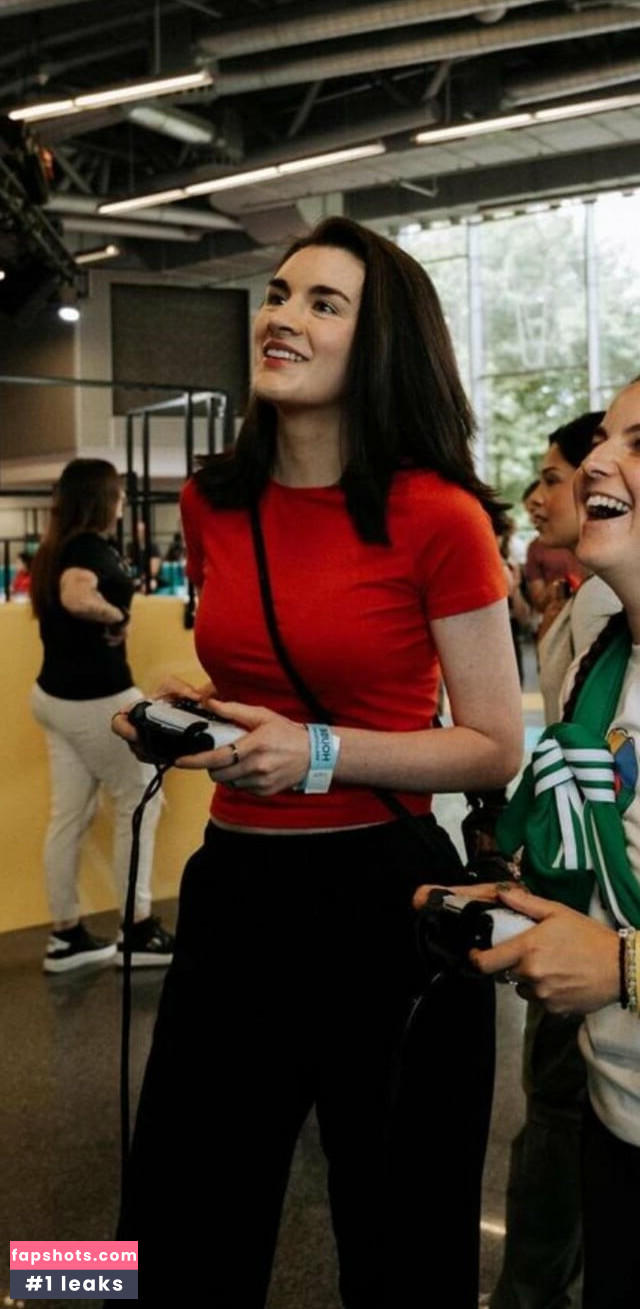 Nieve Petruzziello gallery photo #4