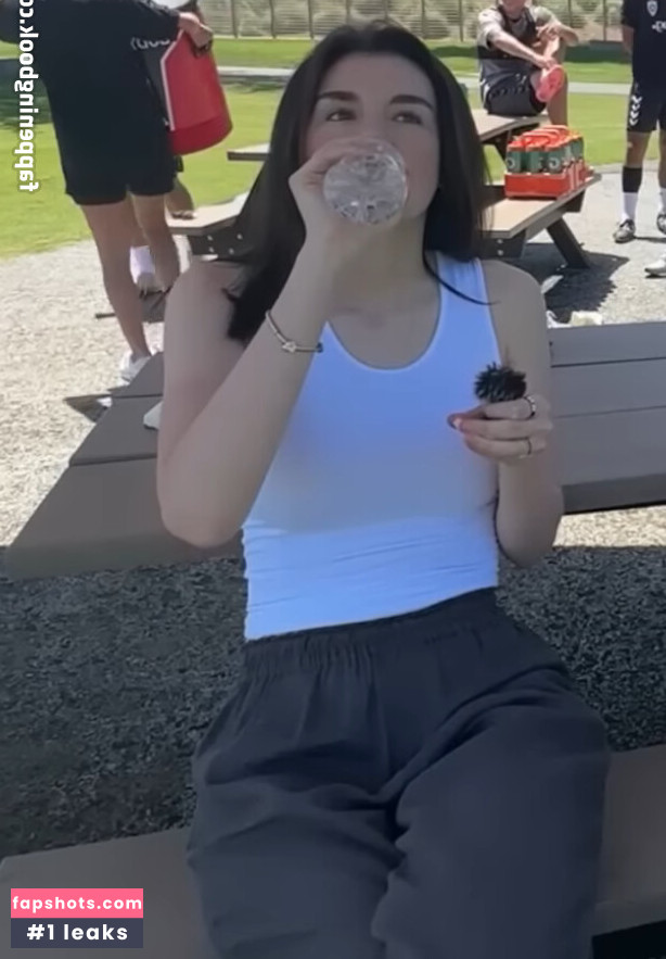 Nieve Petruzziello gallery photo #8