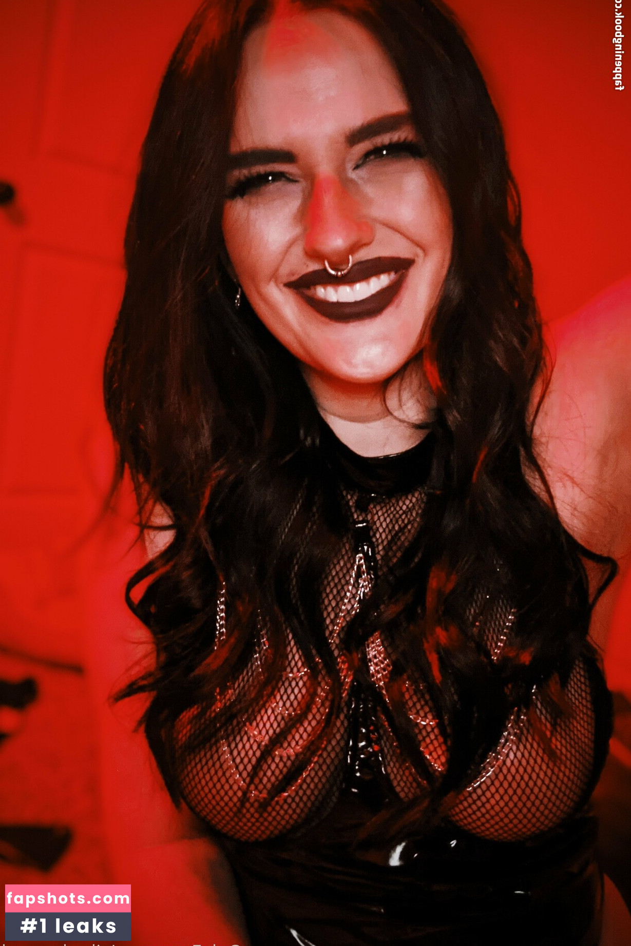 Nika Howard gallery photo #5