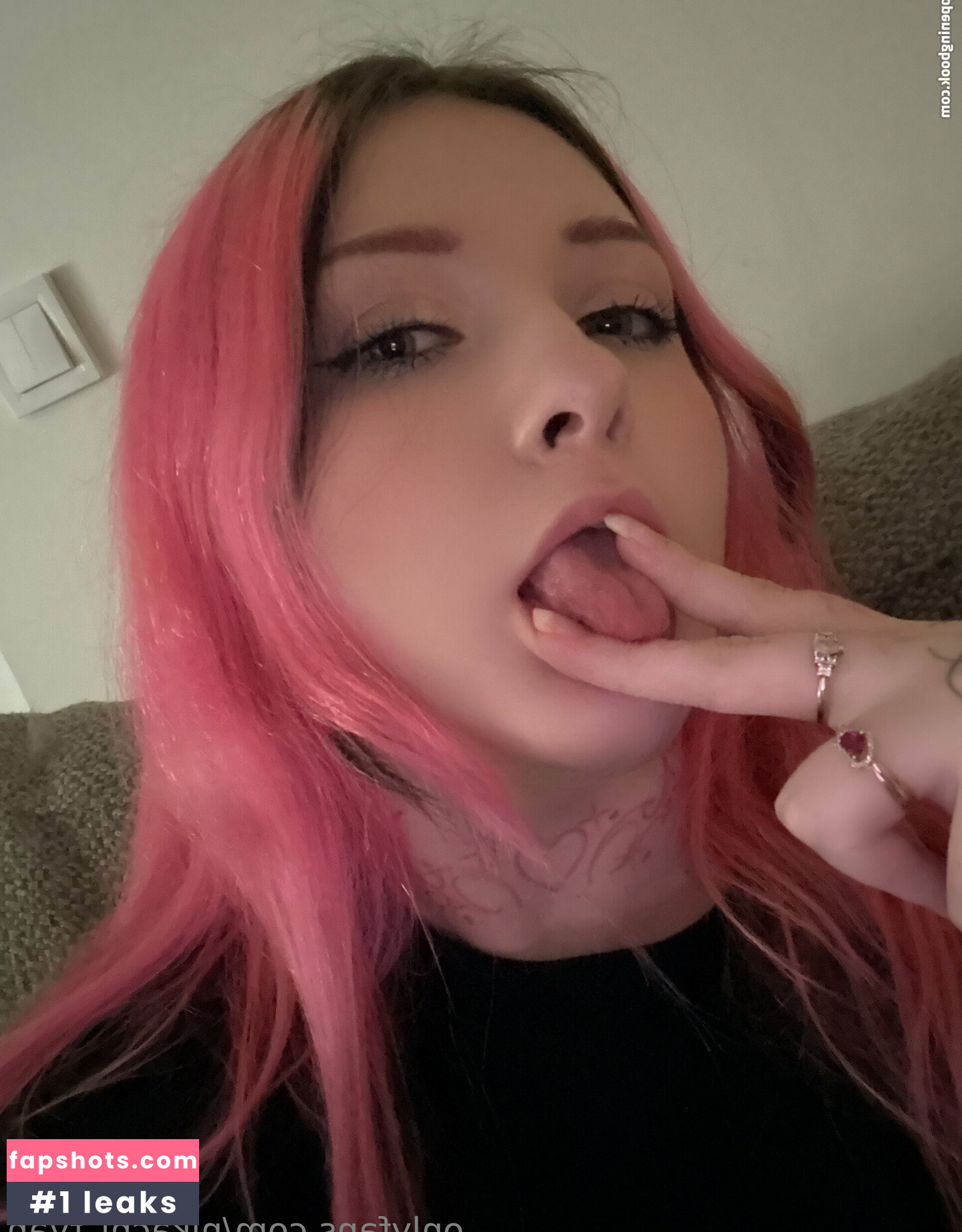 Nikachi_tyan nude babe gallery