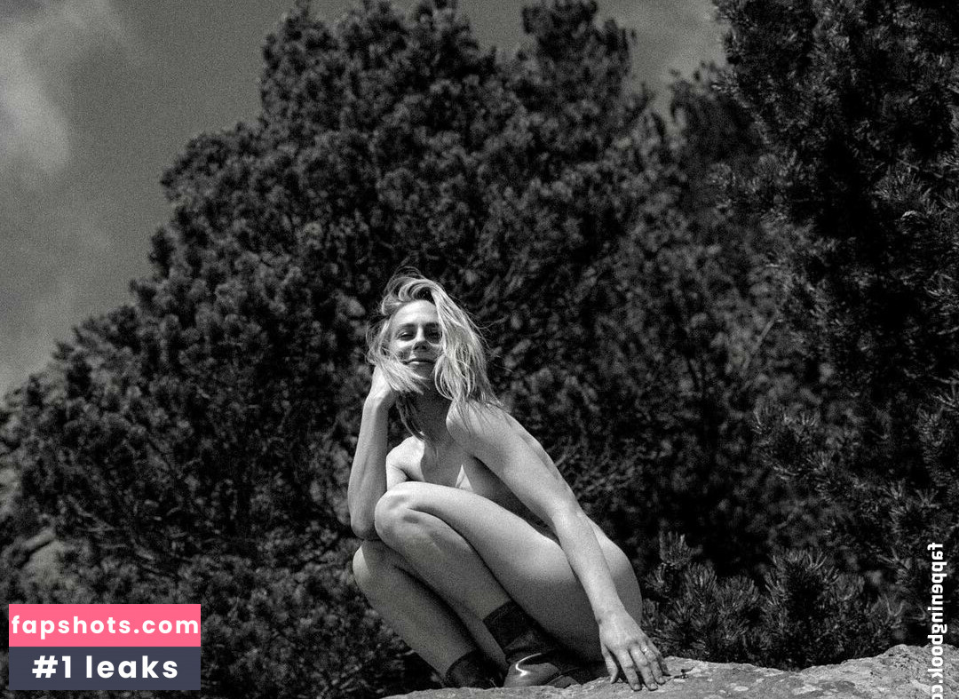 Niki Anson gallery photo #2