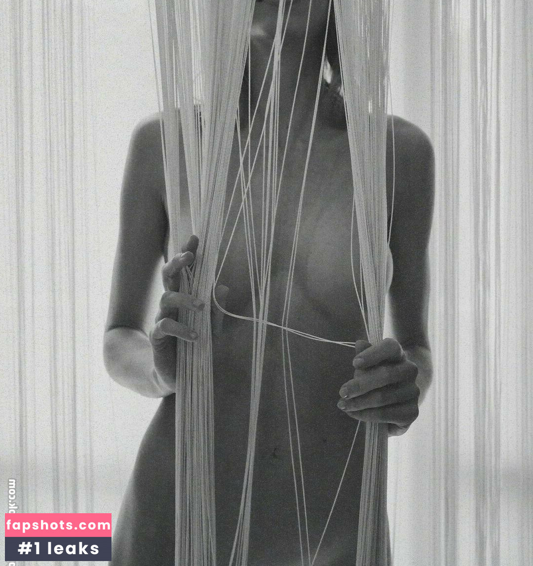 Niki Anson gallery photo #14