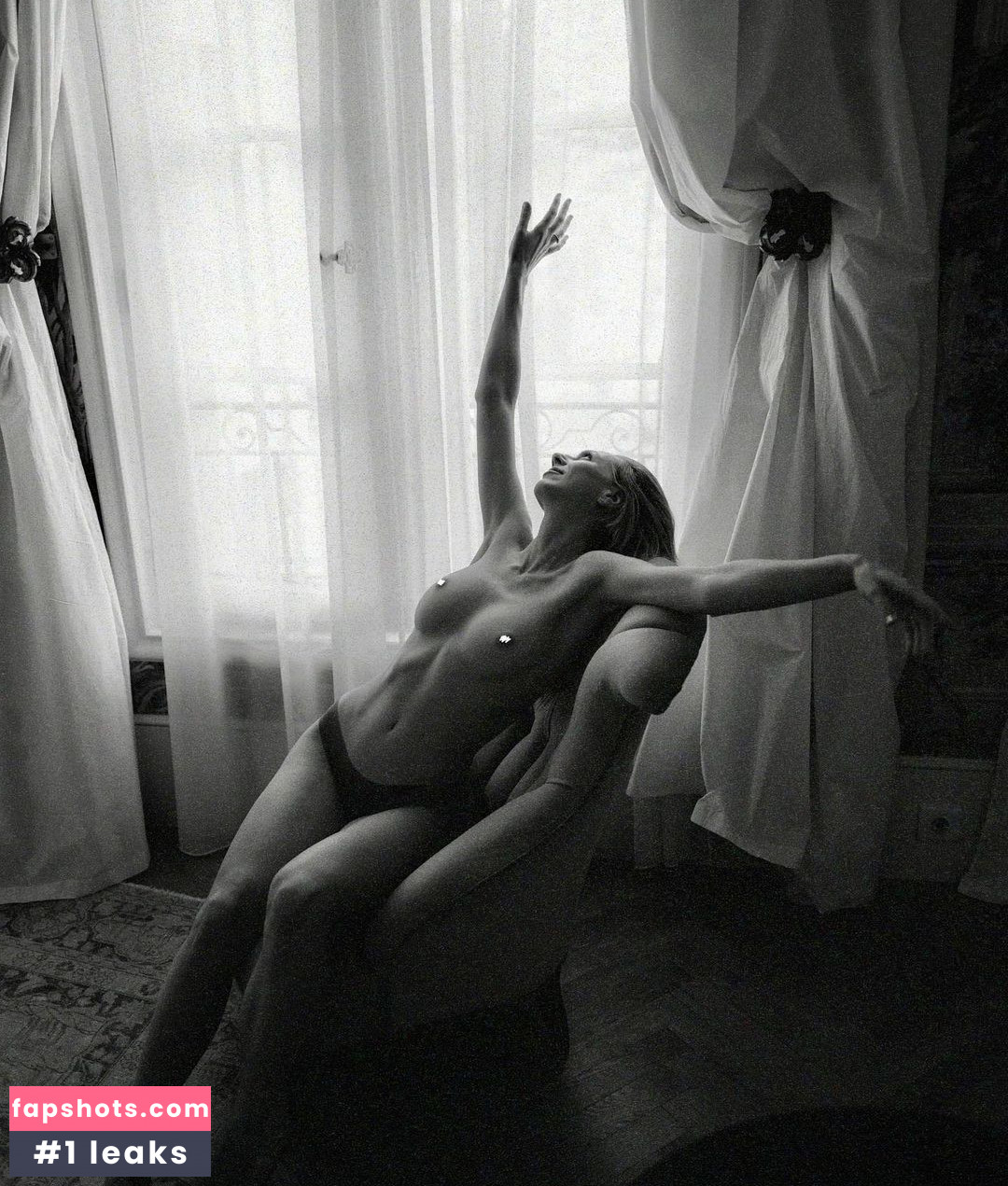 Niki Anson gallery photo #21