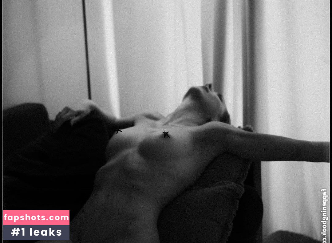 Niki Anson gallery photo #32