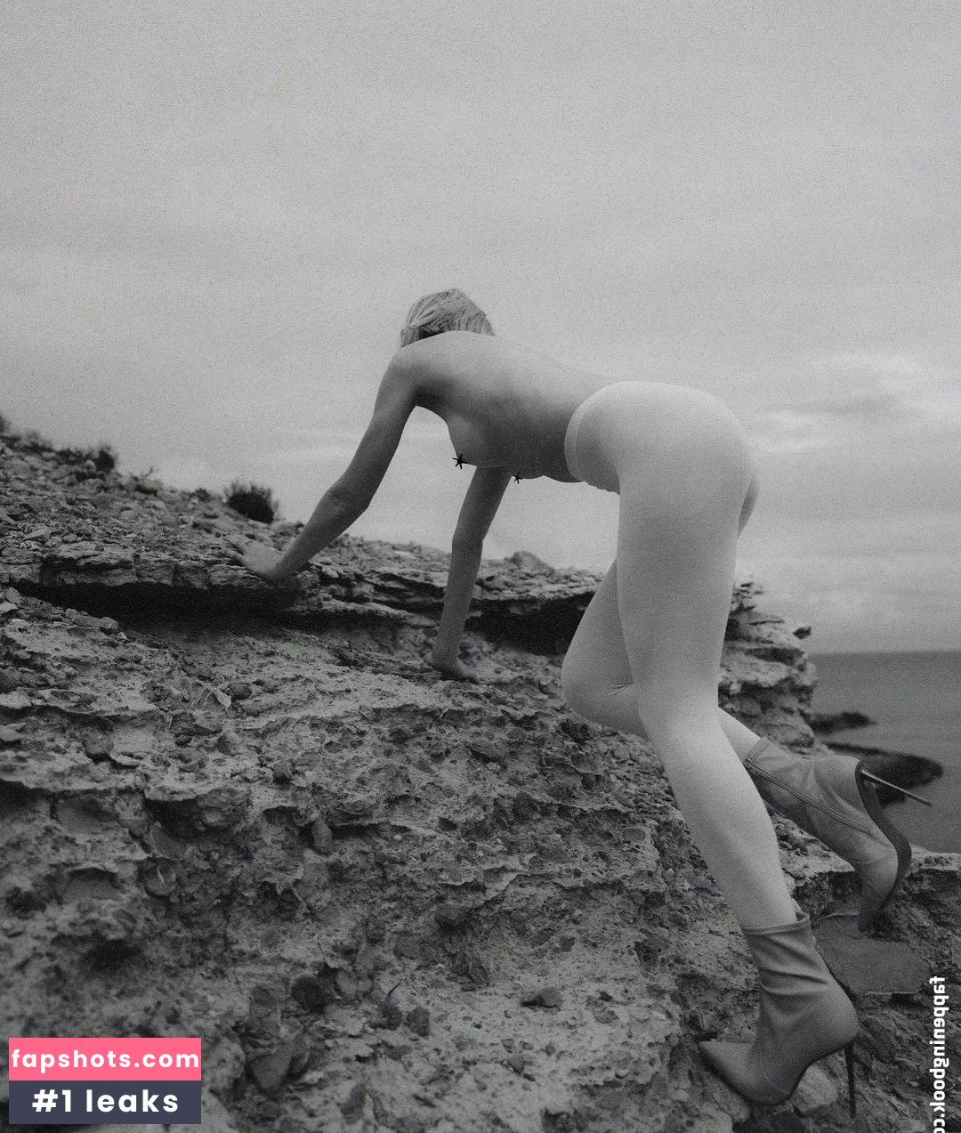 Niki Anson gallery photo #34