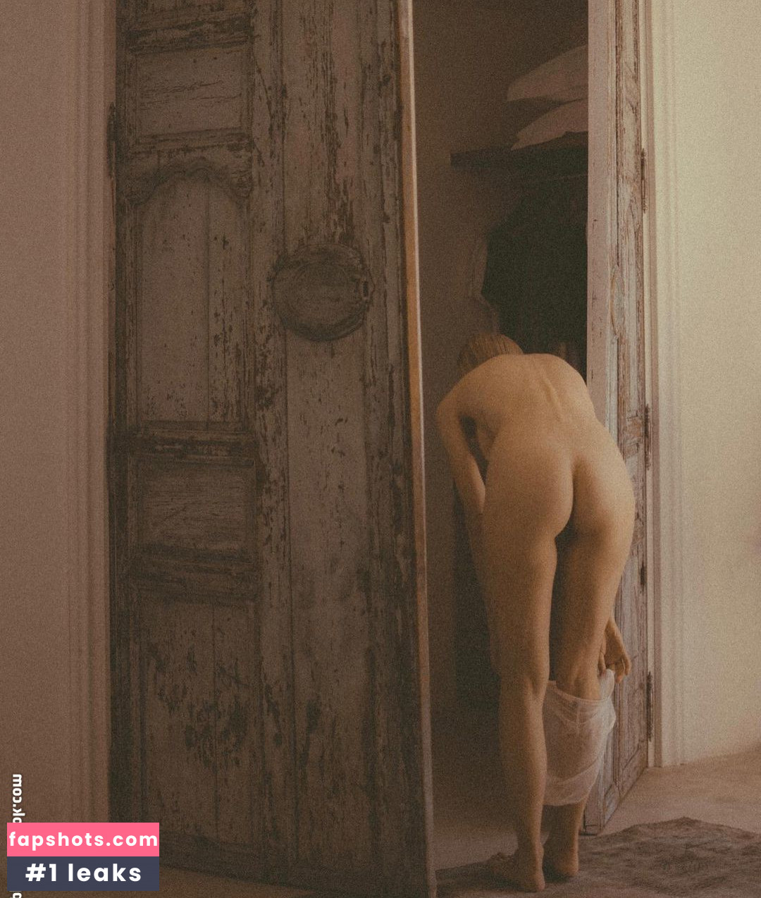 Niki Anson gallery photo #39