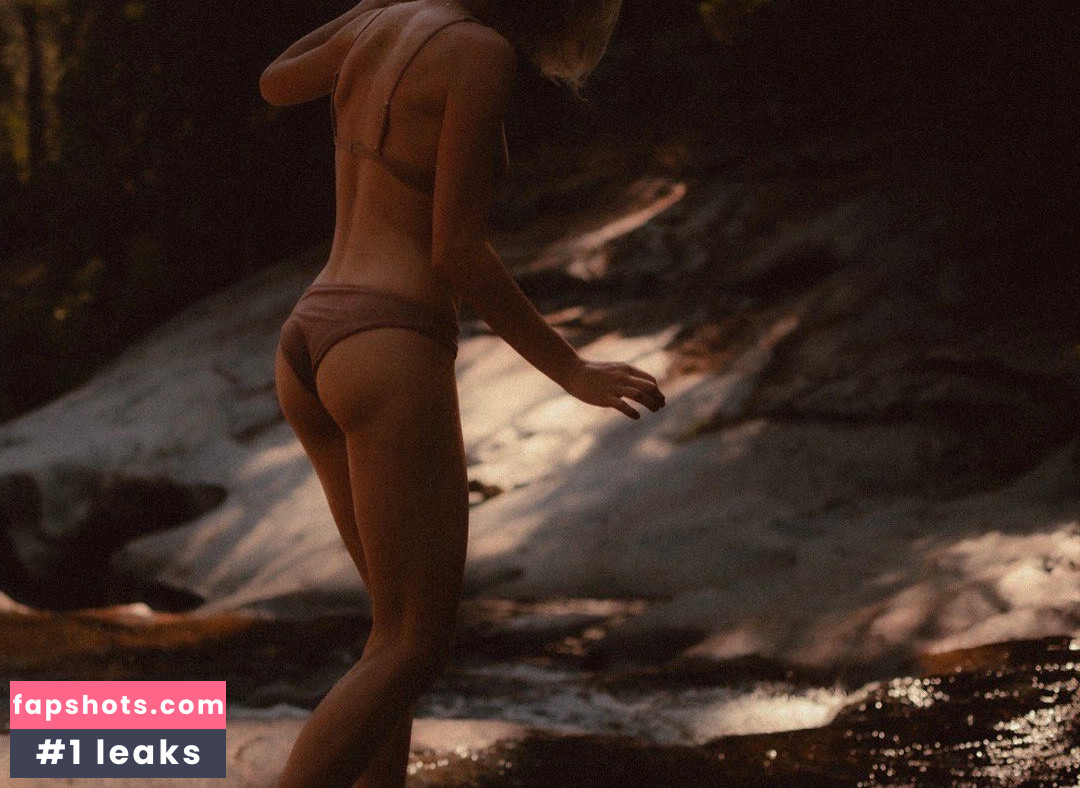 Niki Anson gallery photo #43