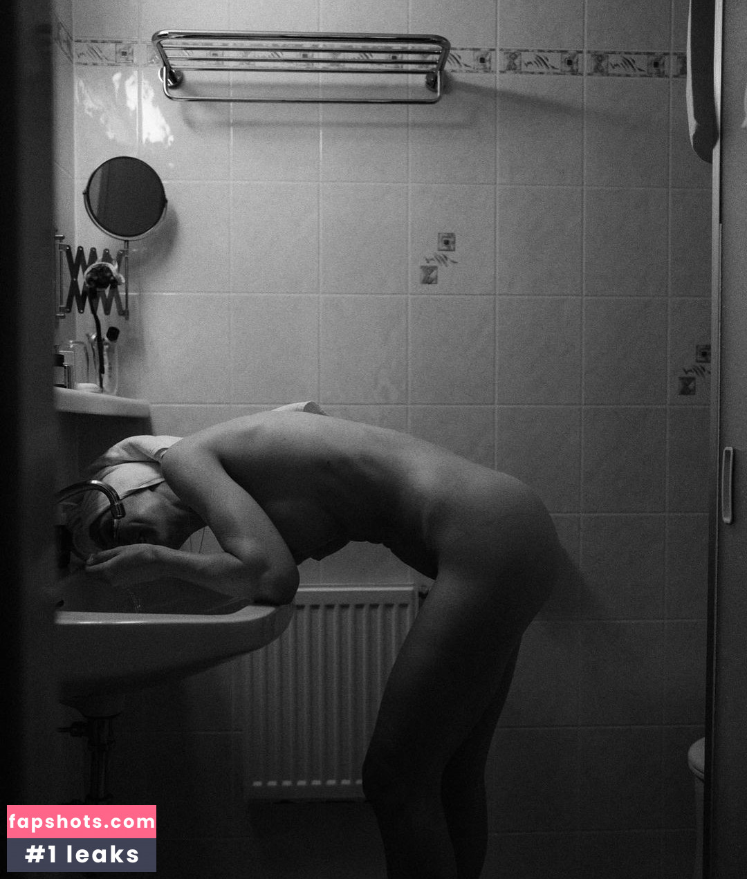 Niki Anson gallery photo #46