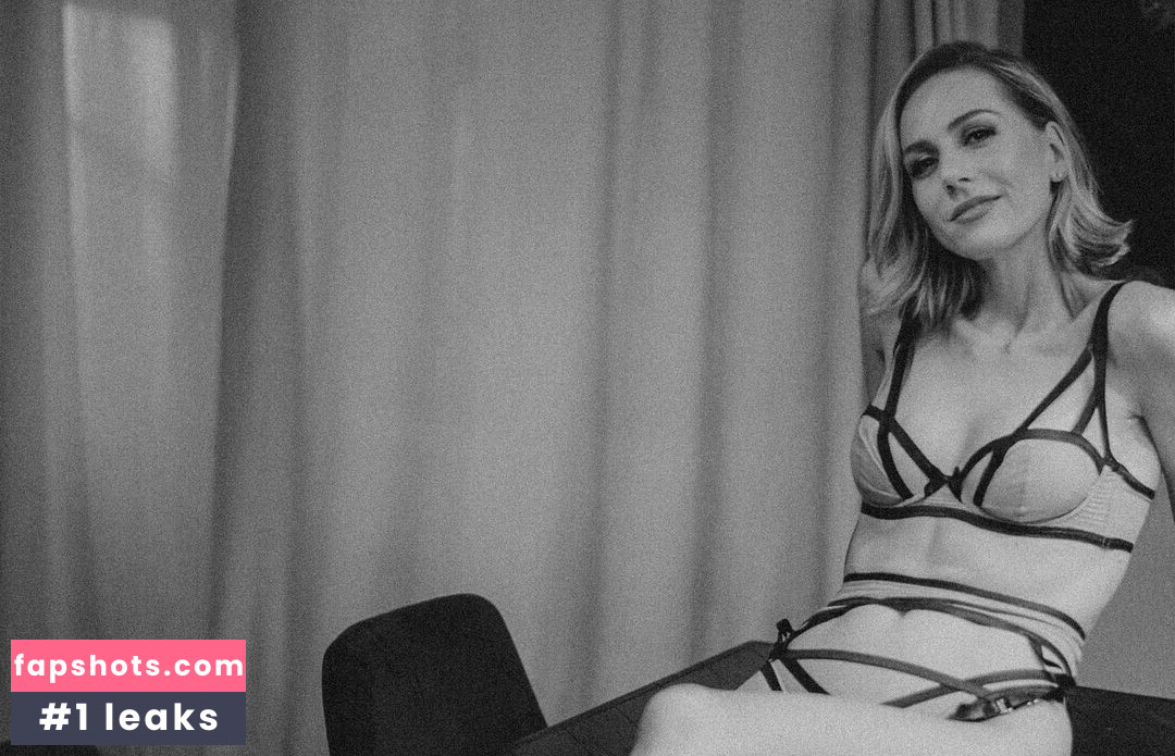 Niki Anson gallery photo #10