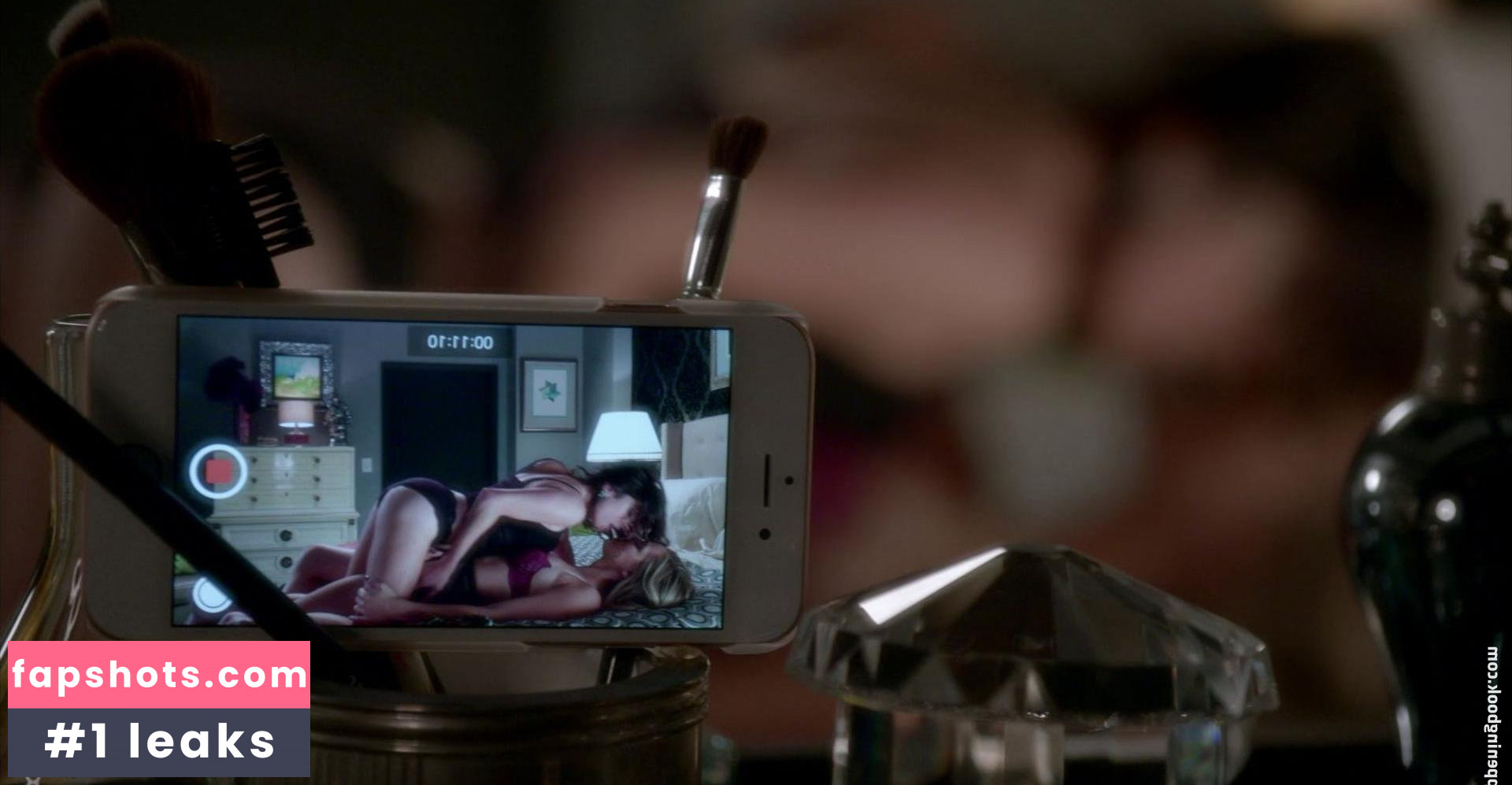 Niki Koss nude babe gallery