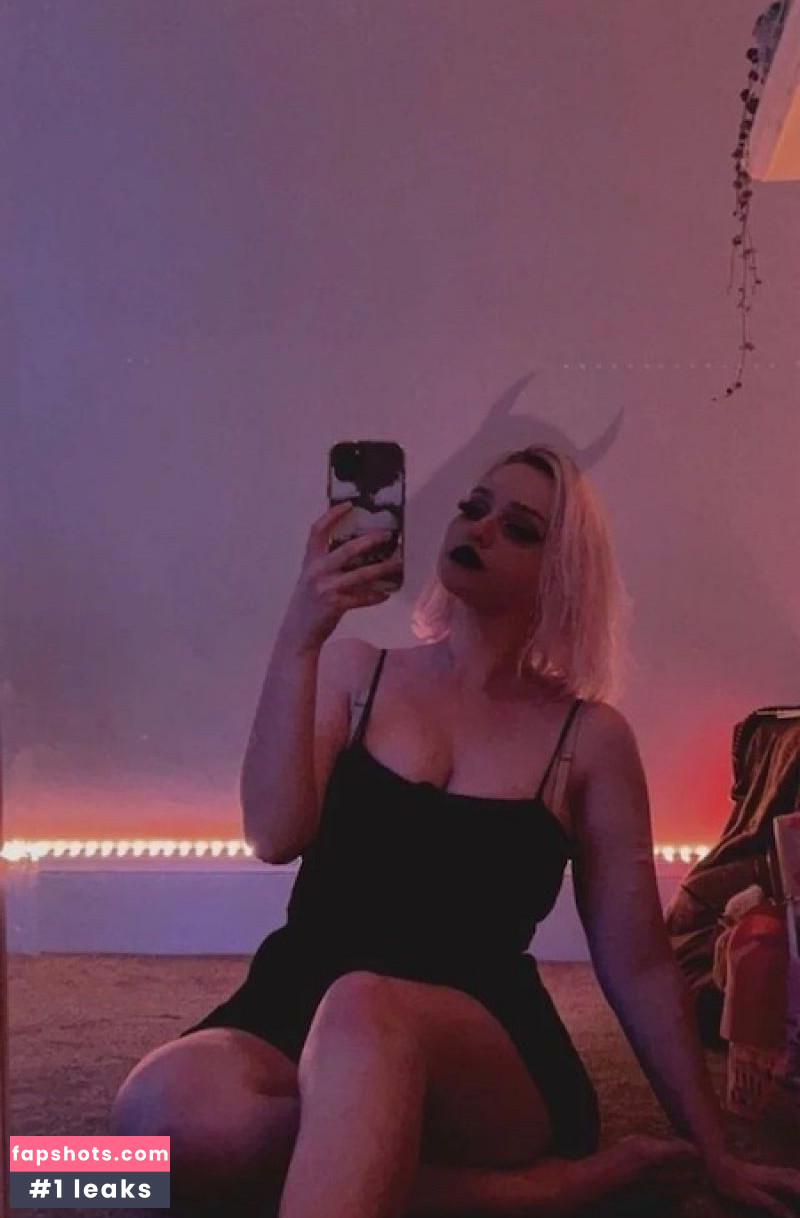 Niki Nihachu gallery photo #14